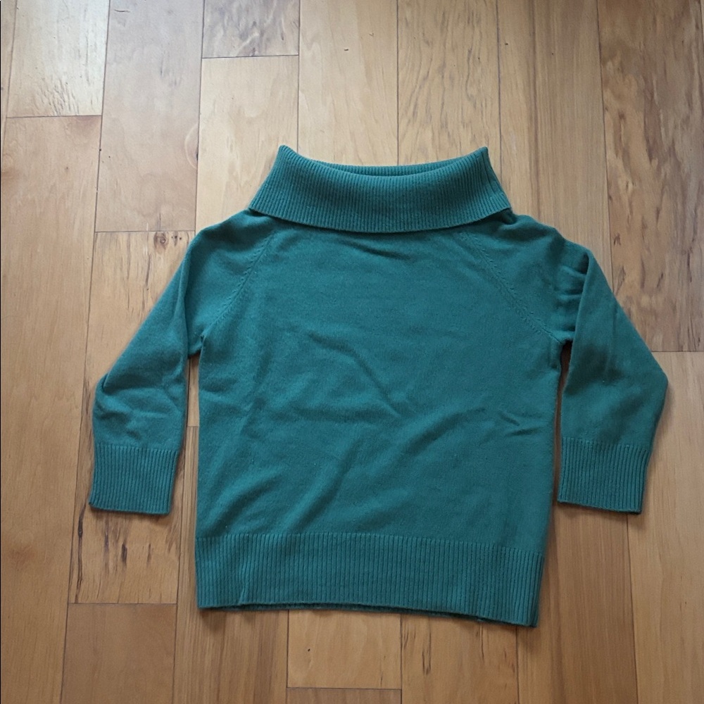 Lord and Taylor 2ply Cashmere cowl neck sweater. sage Green color size m.